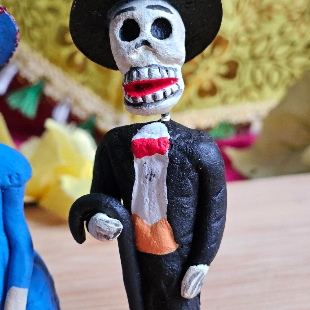 VINTAGE OAXACAN MUERTOS COUPLE WIRE AND CLAY SCULPTURES - Picture 4 of 5